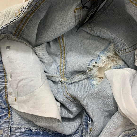 NWT MISSGUIDED Light Blue Extreme Rip Hem High Waist Denim Shorts Sz 6 G1805989 - Picture 11 of 15
